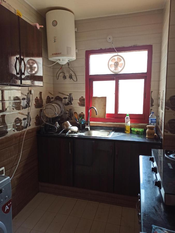 شقة Moon Backpackers , Al Rigga , Partition For Couples And For Singles دبي المظهر الخارجي الصورة