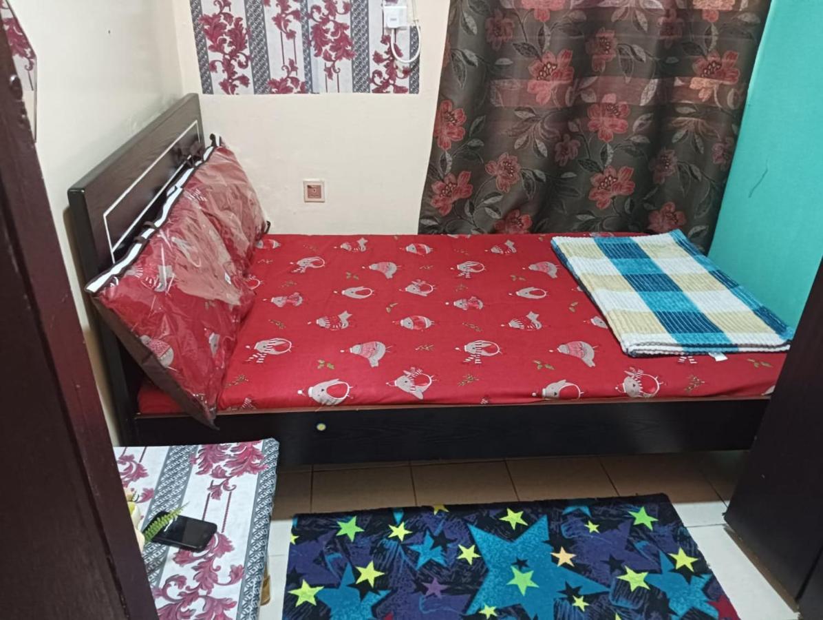 شقة Moon Backpackers , Al Rigga , Partition For Couples And For Singles دبي المظهر الخارجي الصورة