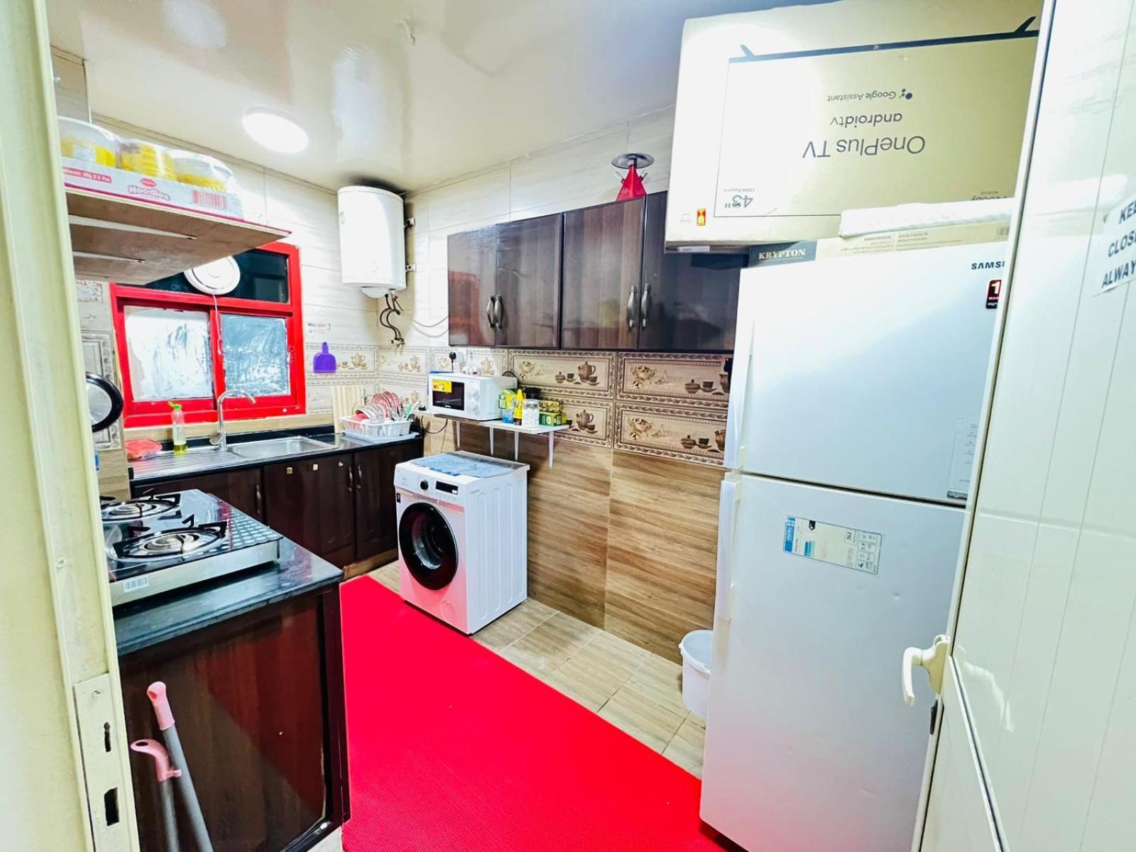 شقة Moon Backpackers , Al Rigga , Partition For Couples And For Singles دبي المظهر الخارجي الصورة