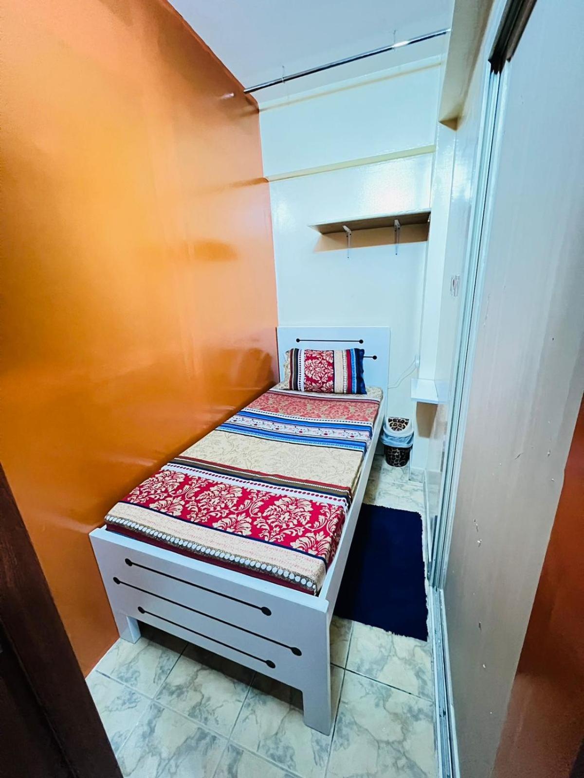 شقة Moon Backpackers , Al Rigga , Partition For Couples And For Singles دبي المظهر الخارجي الصورة