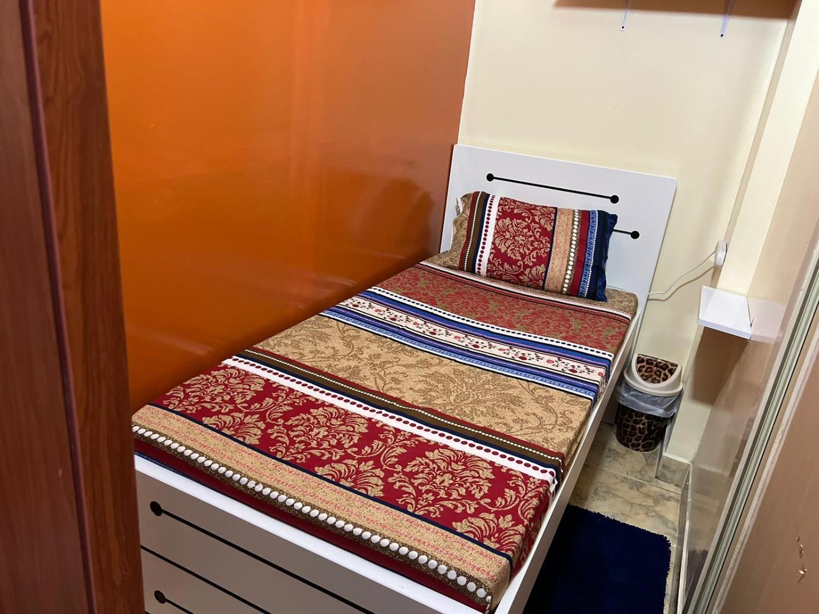 شقة Moon Backpackers , Al Rigga , Partition For Couples And For Singles دبي المظهر الخارجي الصورة