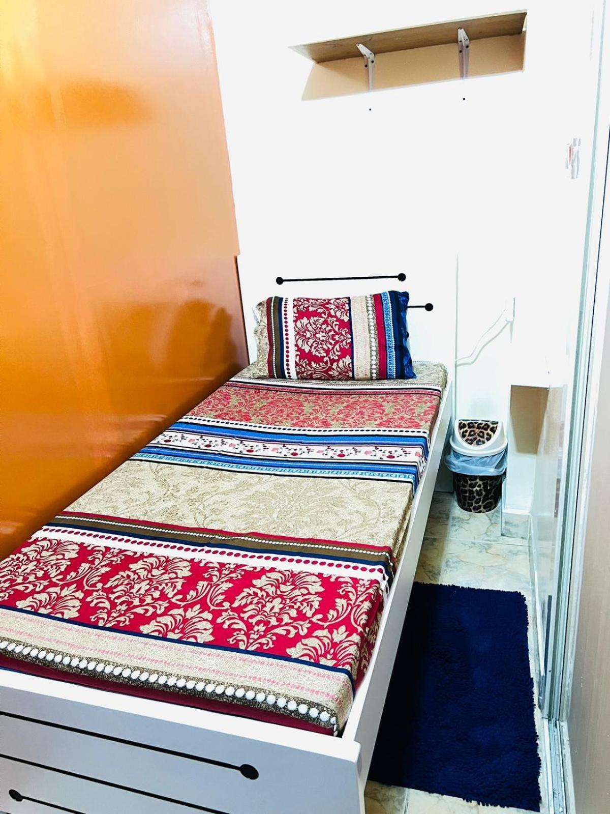 شقة Moon Backpackers , Al Rigga , Partition For Couples And For Singles دبي المظهر الخارجي الصورة